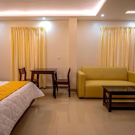 ホテル Metro Residency Tirur エクステリア 写真