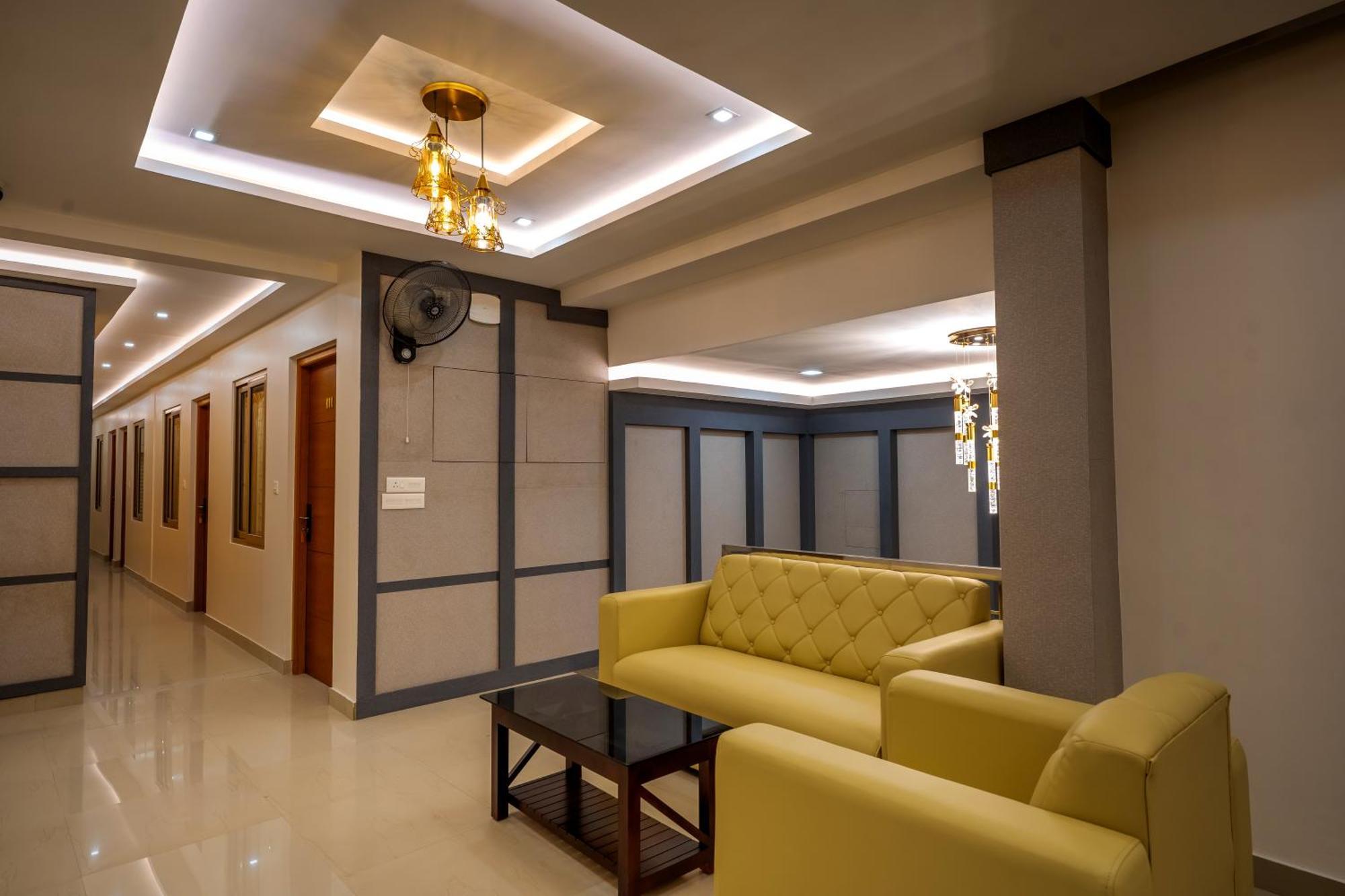 ホテル Metro Residency Tirur エクステリア 写真