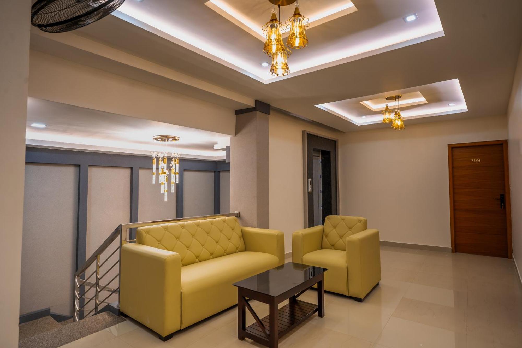 ホテル Metro Residency Tirur エクステリア 写真