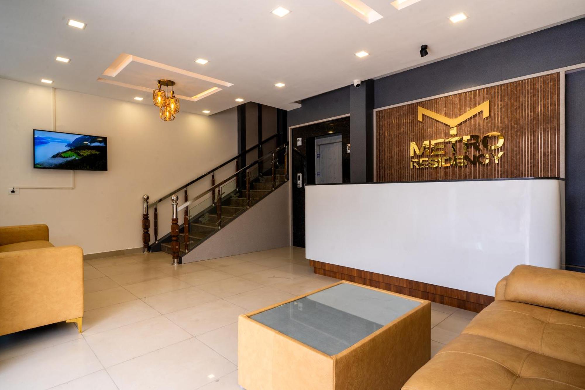 ホテル Metro Residency Tirur エクステリア 写真