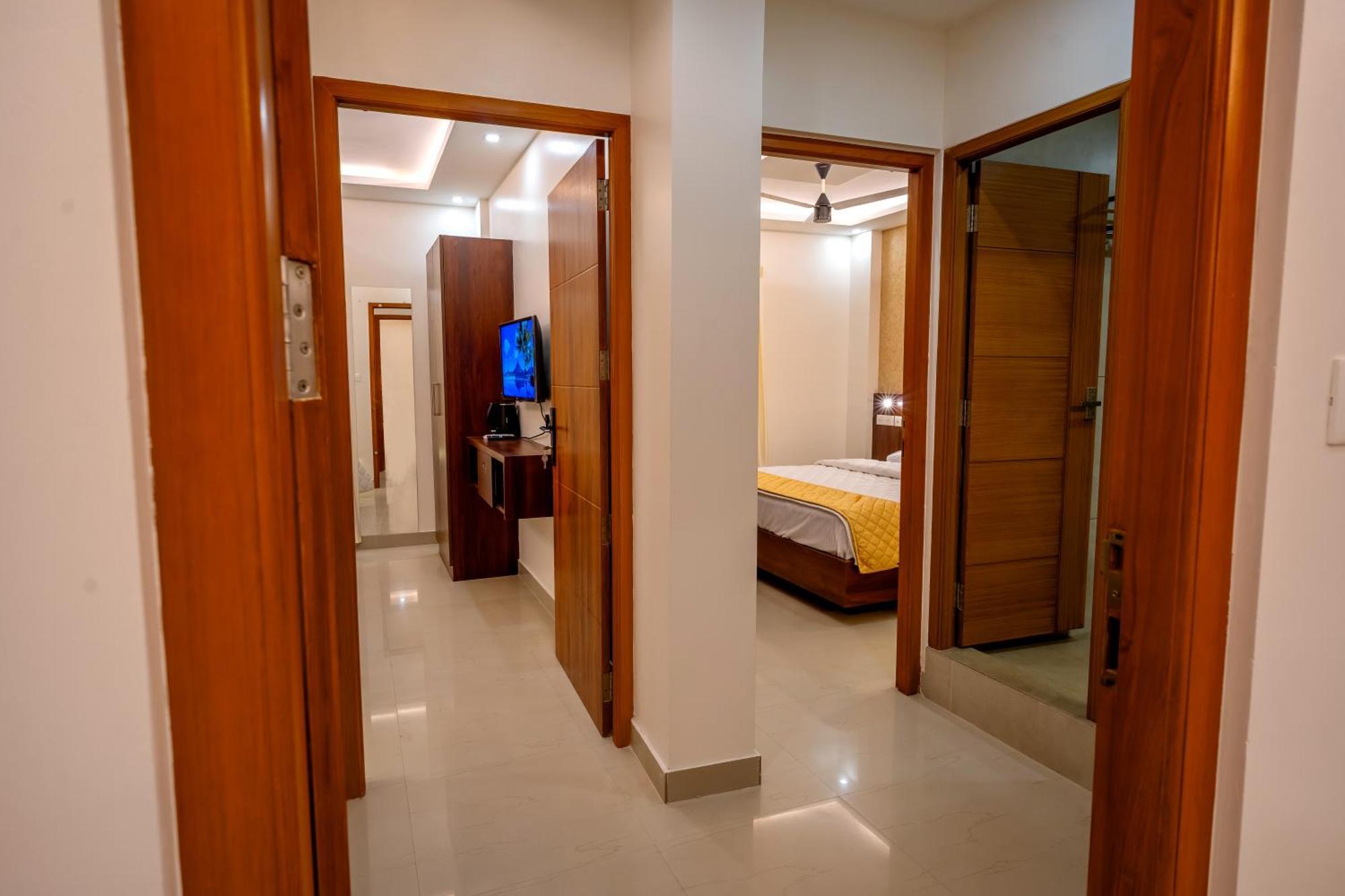 ホテル Metro Residency Tirur エクステリア 写真
