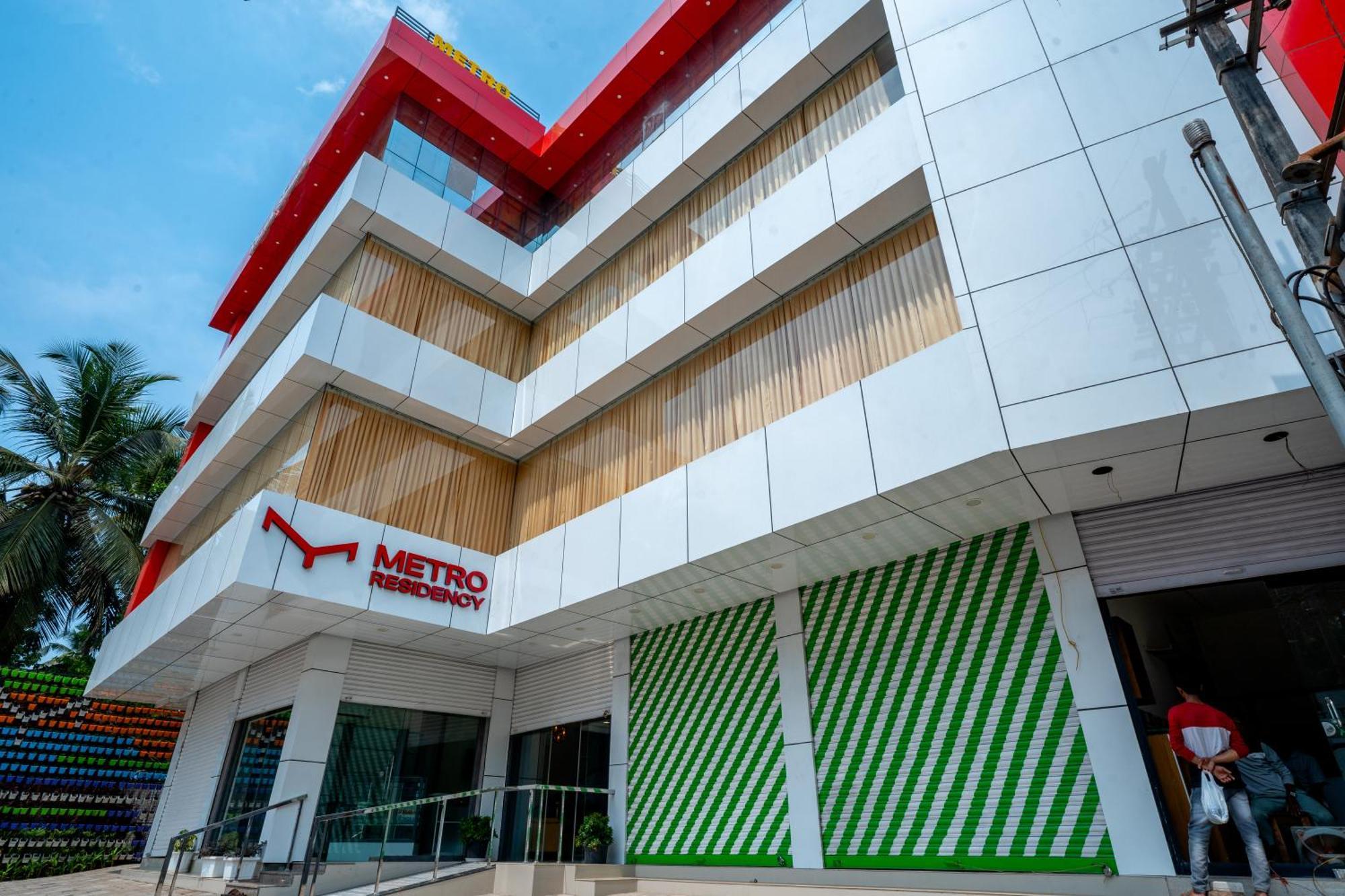 ホテル Metro Residency Tirur エクステリア 写真